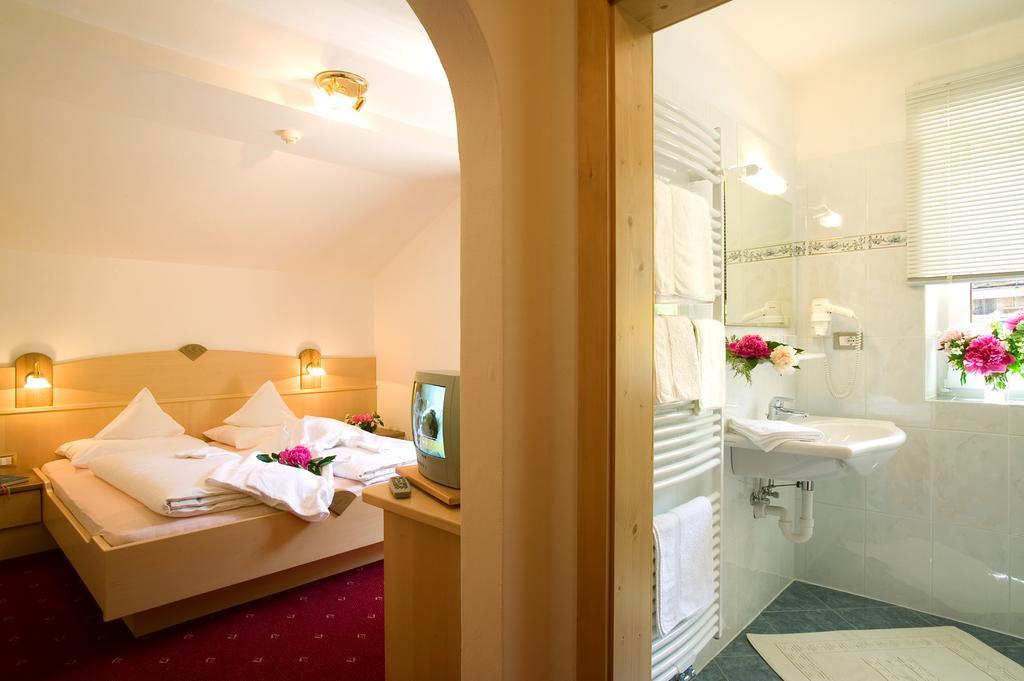 Pension Verdinserhoehe Scena Habitación foto